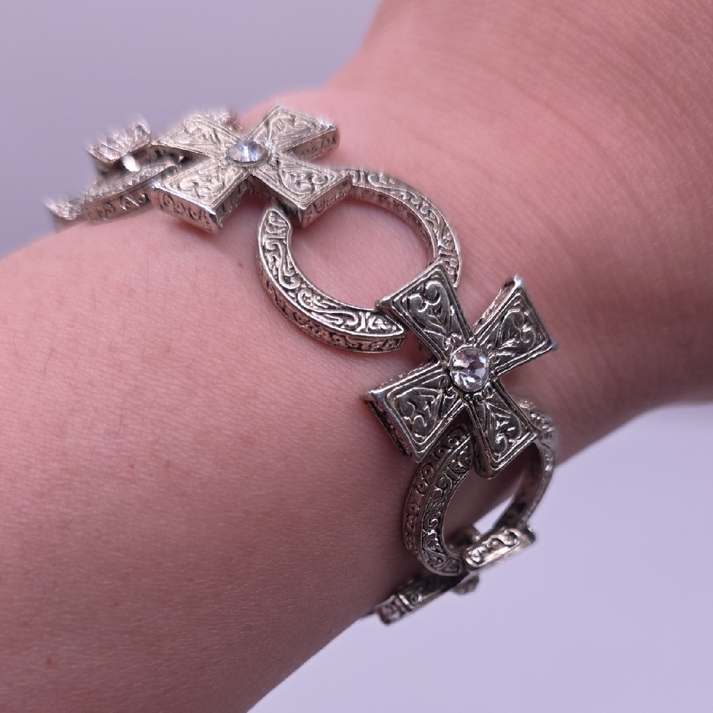 Elegant Silvertone Etched Style Cross Bracelet